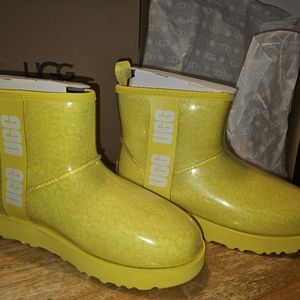 Yellow women's UGG Clear Mini Boots - U.S. size 7